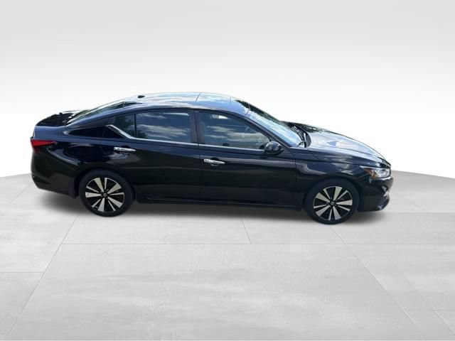 Used 2021 Nissan Altima 2.5 SV w/ SV Premium Package FWD image 2