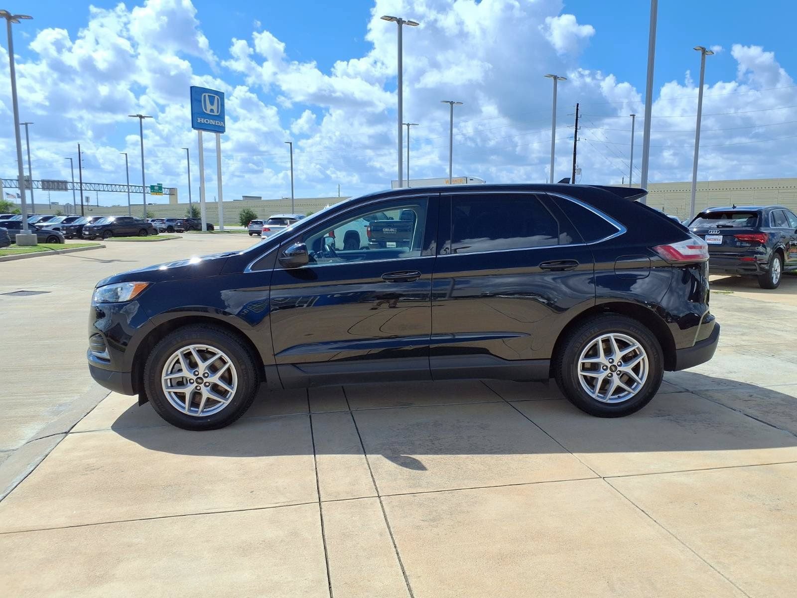 Used 2024 Ford Edge SEL AWD/4WD image 3