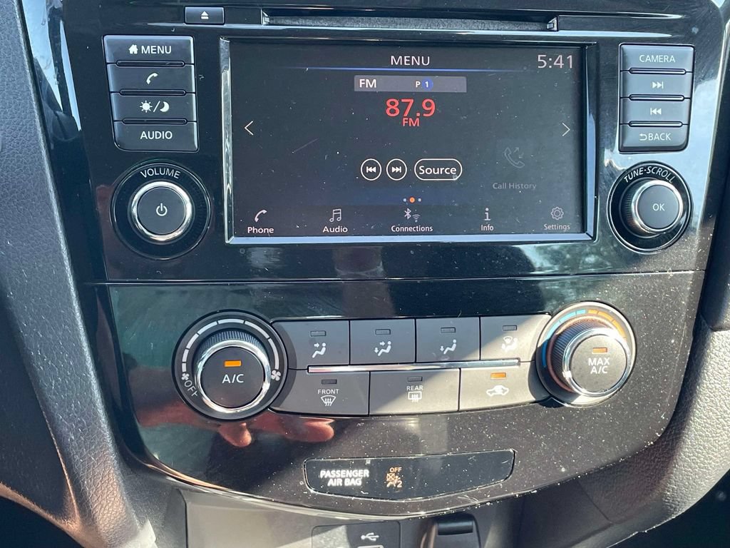 Used 2019 Nissan Rogue S FWD image 25