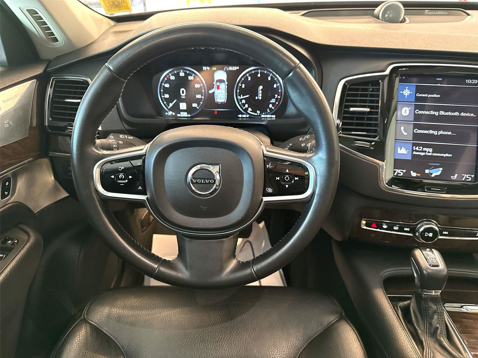 Used 2016 Volvo XC90 T6 Momentum w/ Momentum Plus Package AWD/4WD image 11