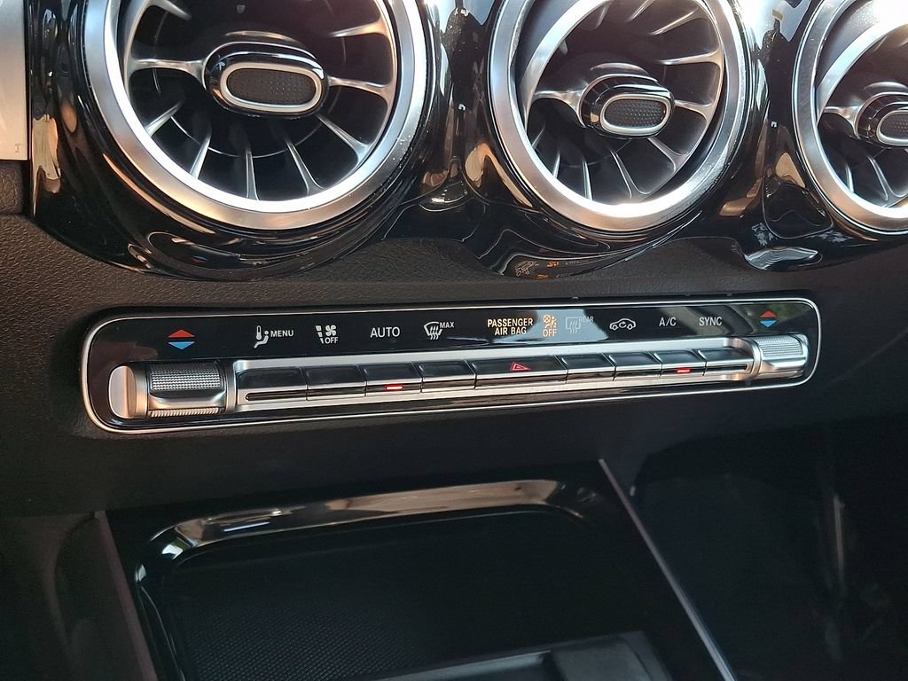Used 2022 Mercedes-Benz GLB 35 AMG 4MATIC image 17