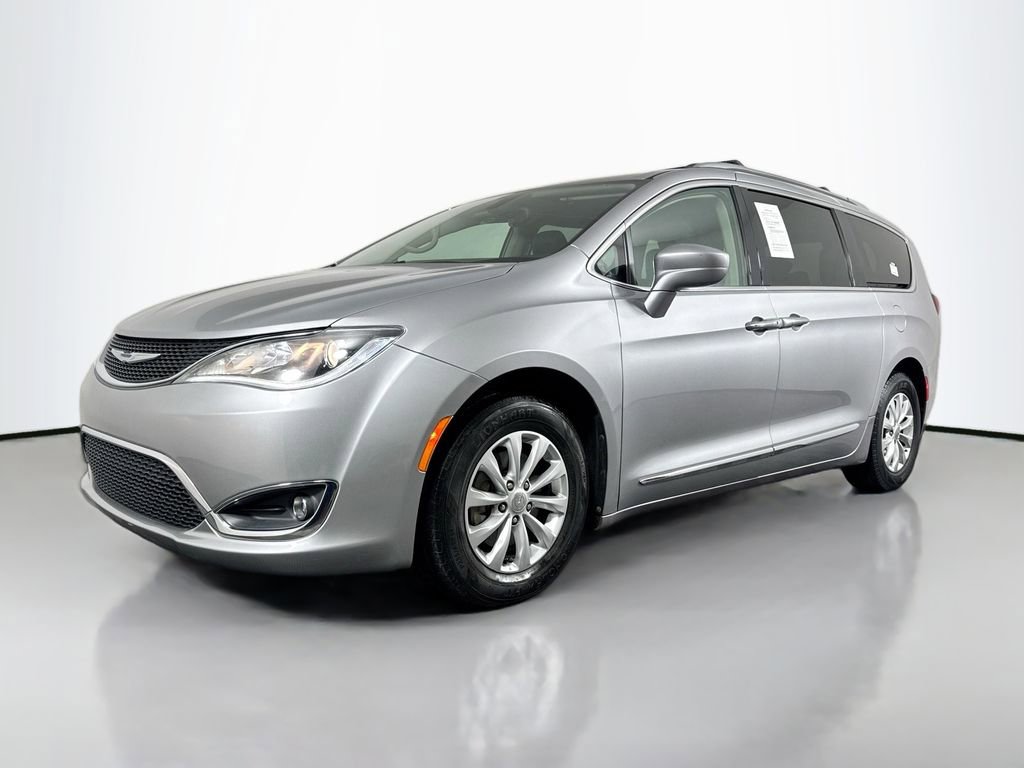 Used 2018 Chrysler Pacifica Touring-L FWD image 42