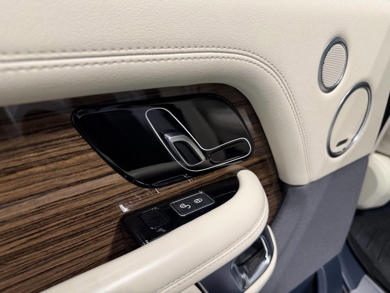 Used 2019 Land Rover Range Rover Supercharged image 33