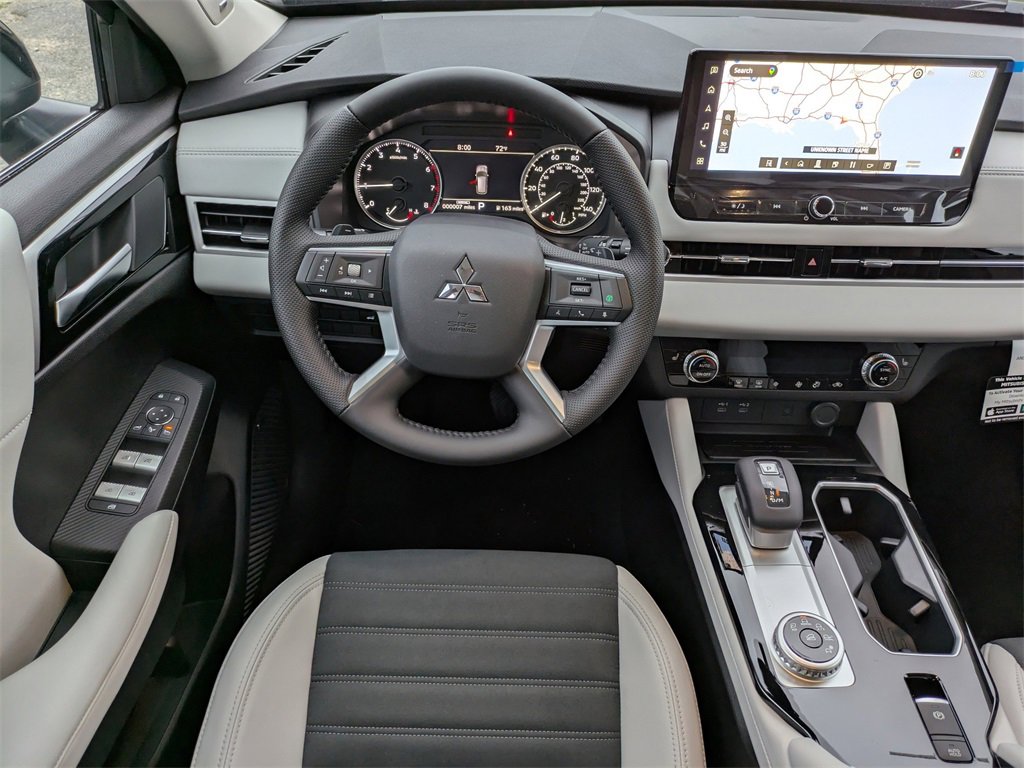 New 2025 Mitsubishi Outlander SE image 15