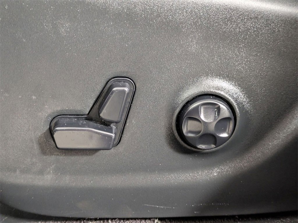 Certified 2019 Jeep Cherokee Latitude Plus w/ Comfort/Convenience Group image 13