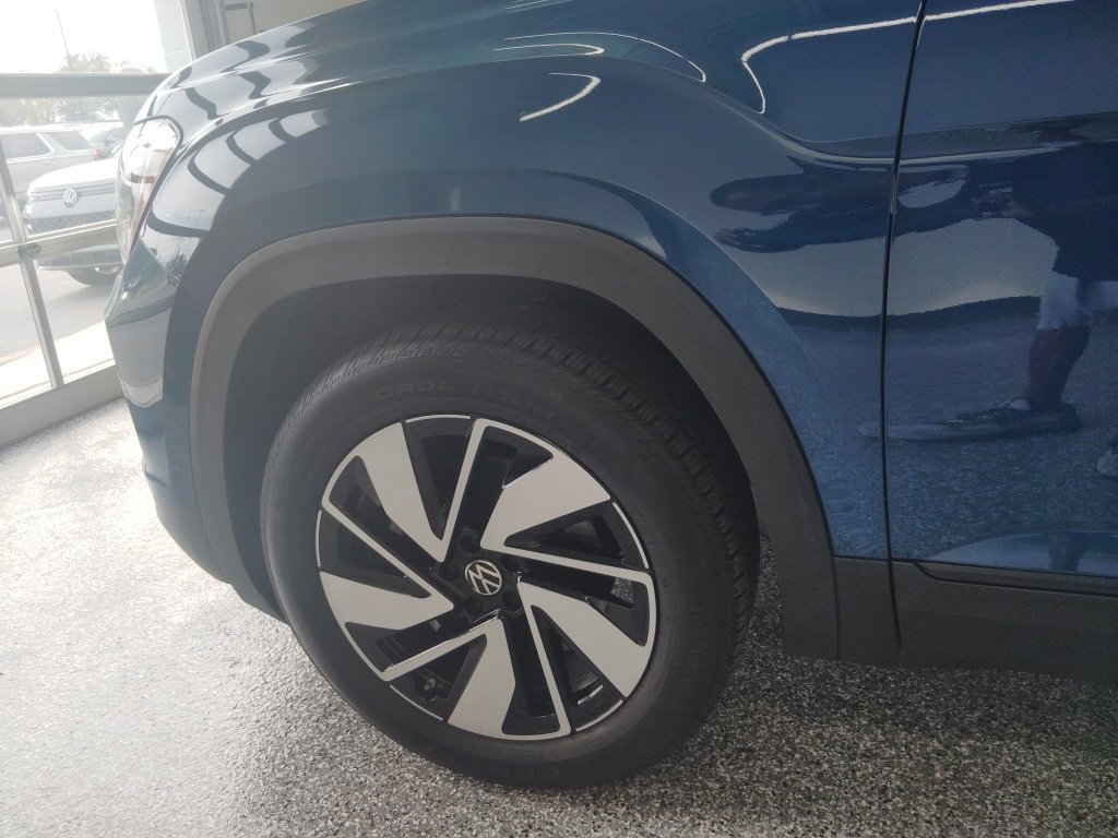 Certified 2025 Volkswagen Atlas SE image 24