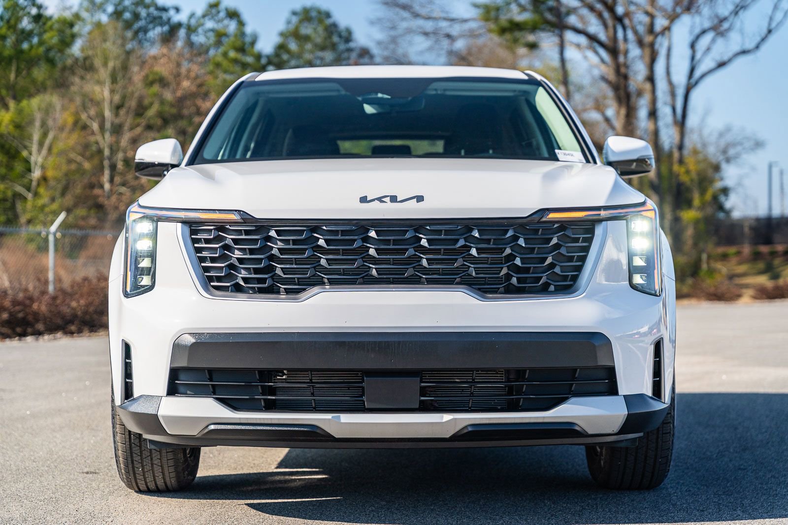 Used 2025 Kia Sorento LX image 2