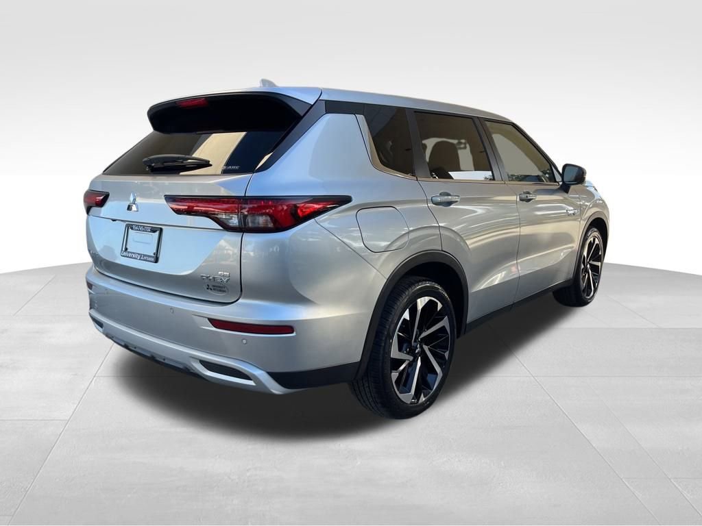 New 2025 Mitsubishi Outlander SE image 3