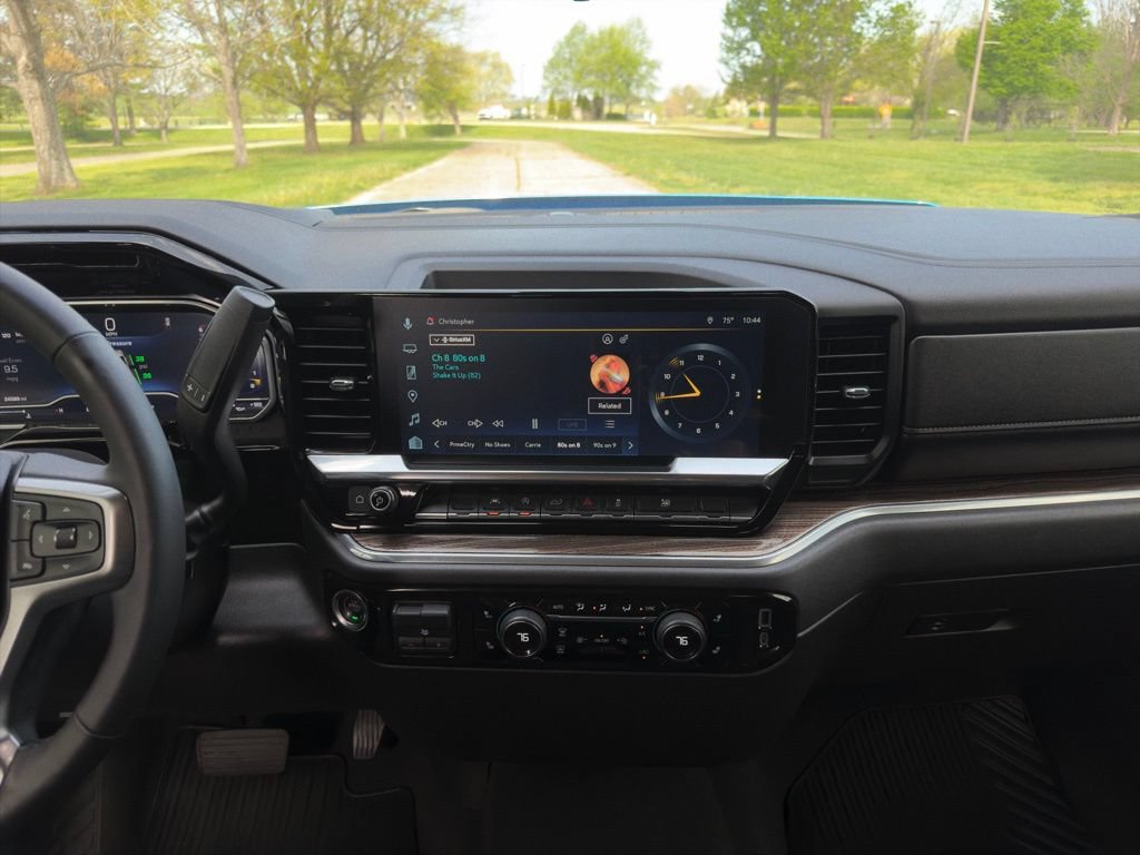 Used 2025 Chevrolet Silverado 1500 RST AWD/4WD image 3