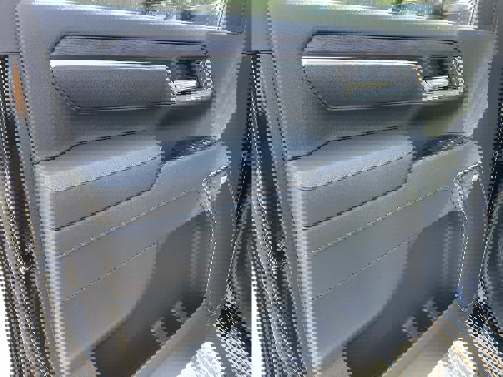 New 2026 GMC Sierra 2500 SLT w/ SLT Premium Package image 19