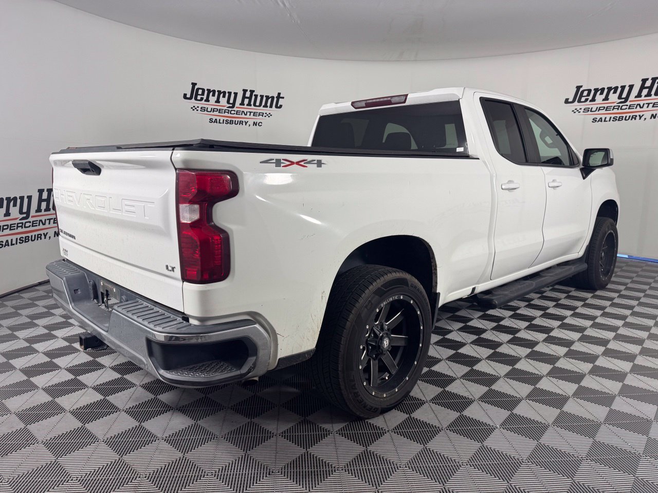 Used 2020 Chevrolet Silverado 1500 LT w/ Trailering Package AWD/4WD image 7