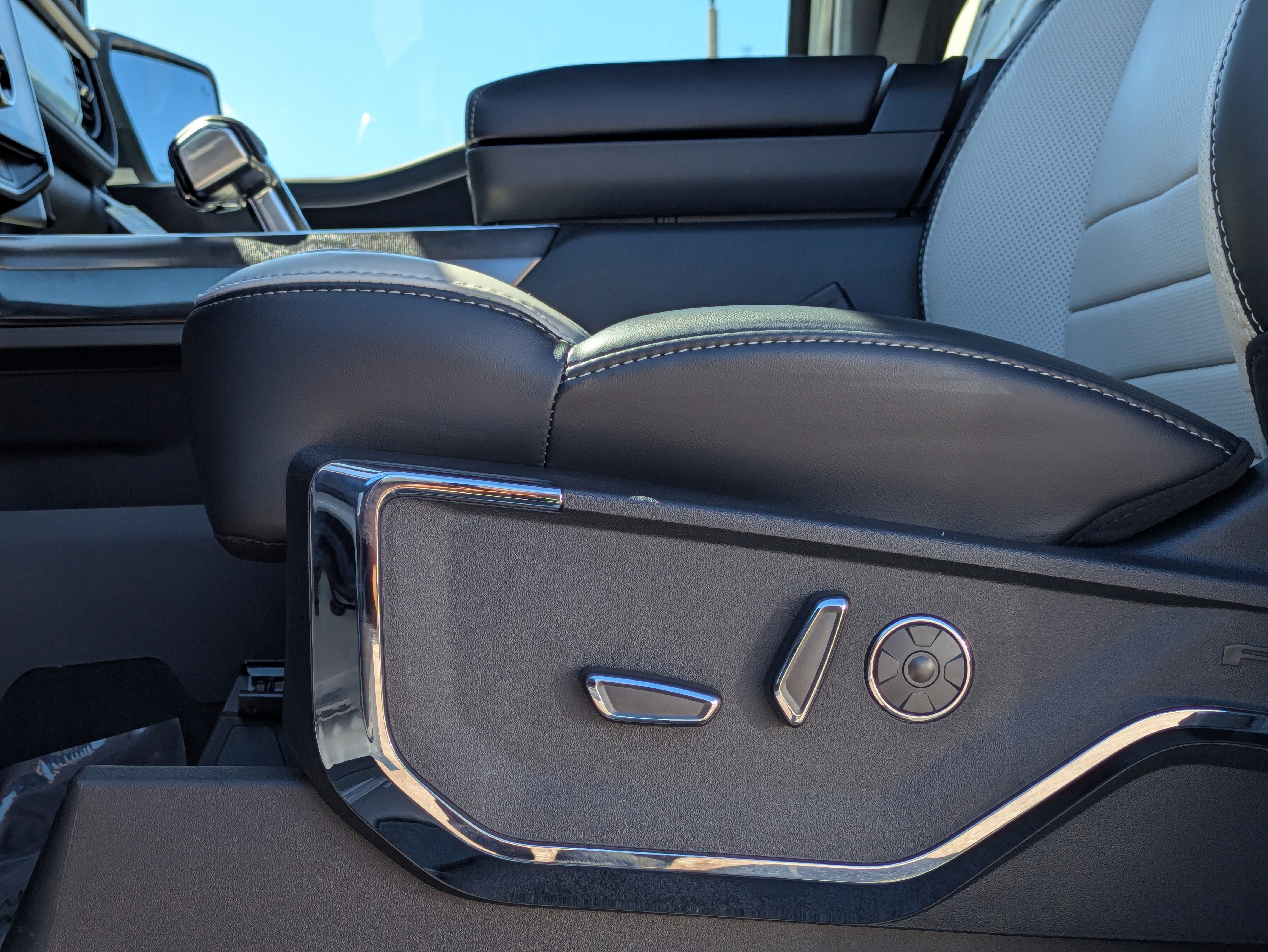 New 2025 Ford F150 Lightning Platinum image 24