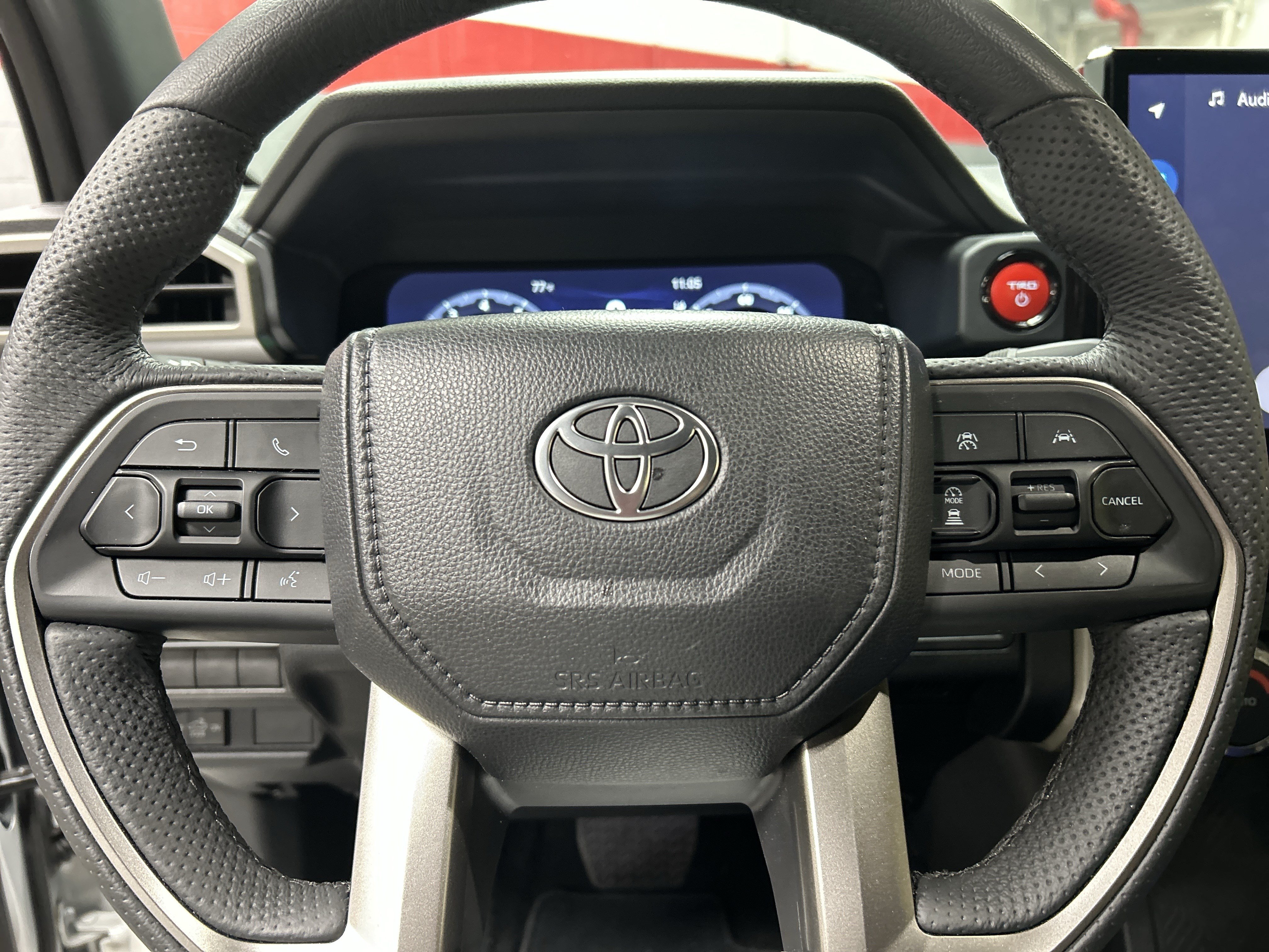Certified 2025 Toyota Tacoma TRD Off-Road AWD/4WD image 18