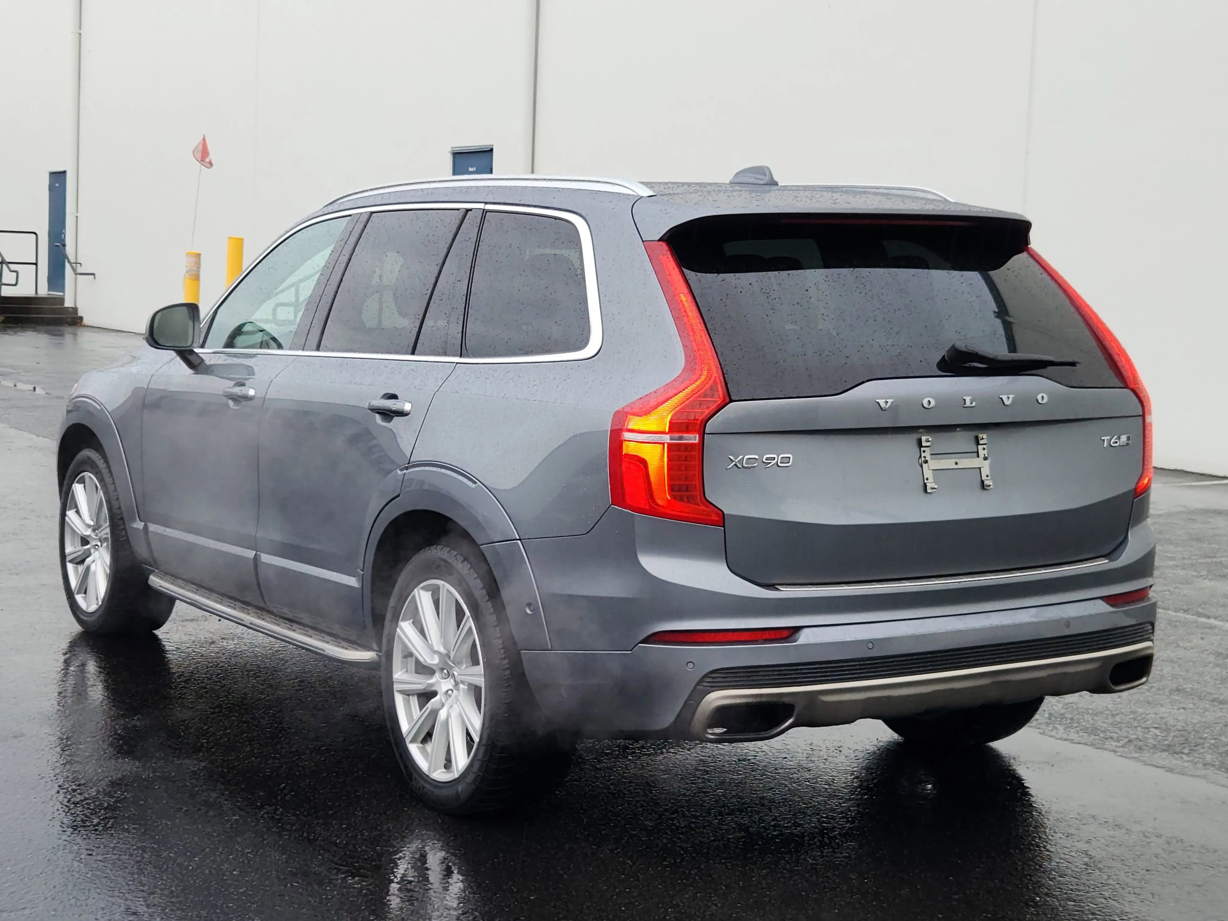 Used 2016 Volvo XC90 T6 Inscription w/ Vision Package AWD/4WD image 3