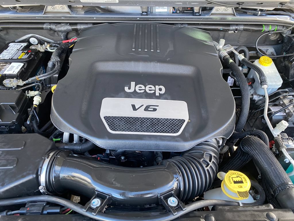Used 2018 Jeep Wrangler Sport AWD/4WD image 28