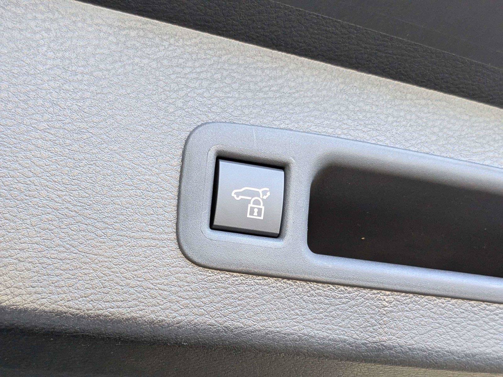New 2026 Toyota Sienna XLE FWD image 8