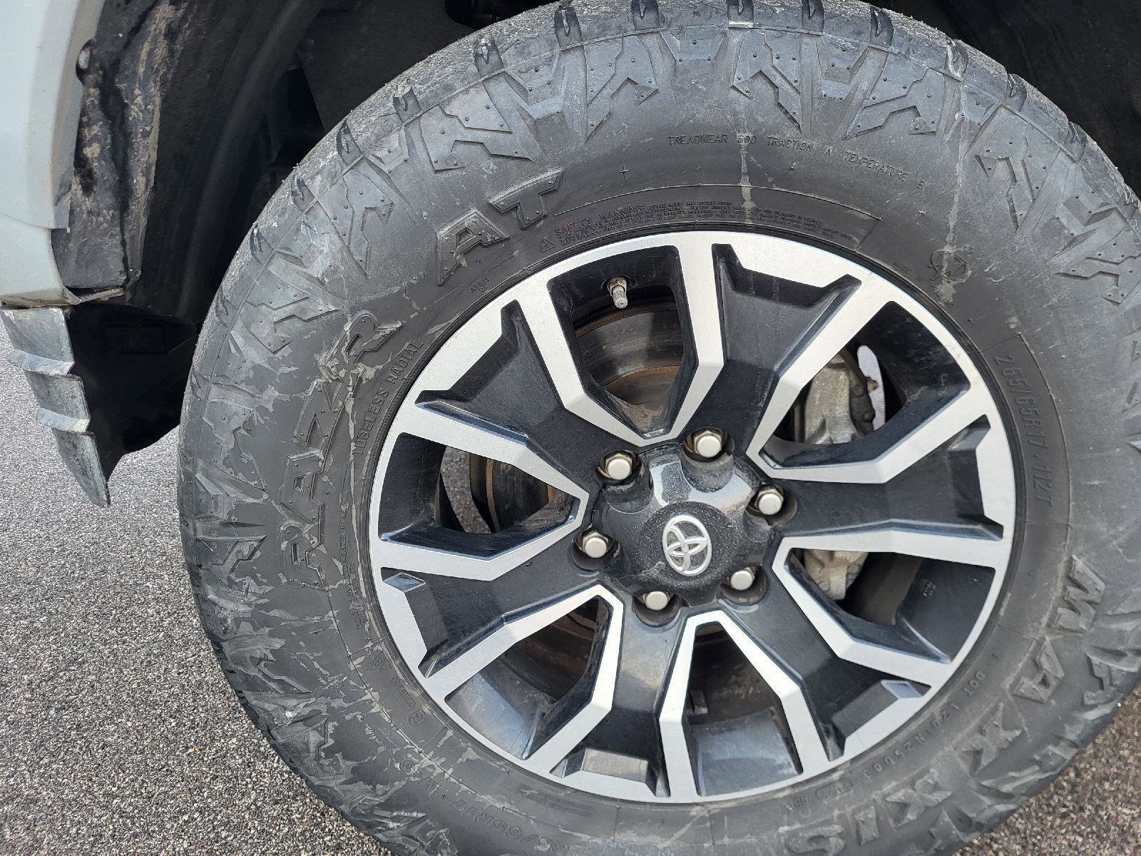 Used 2020 Toyota Tacoma TRD Sport image 15