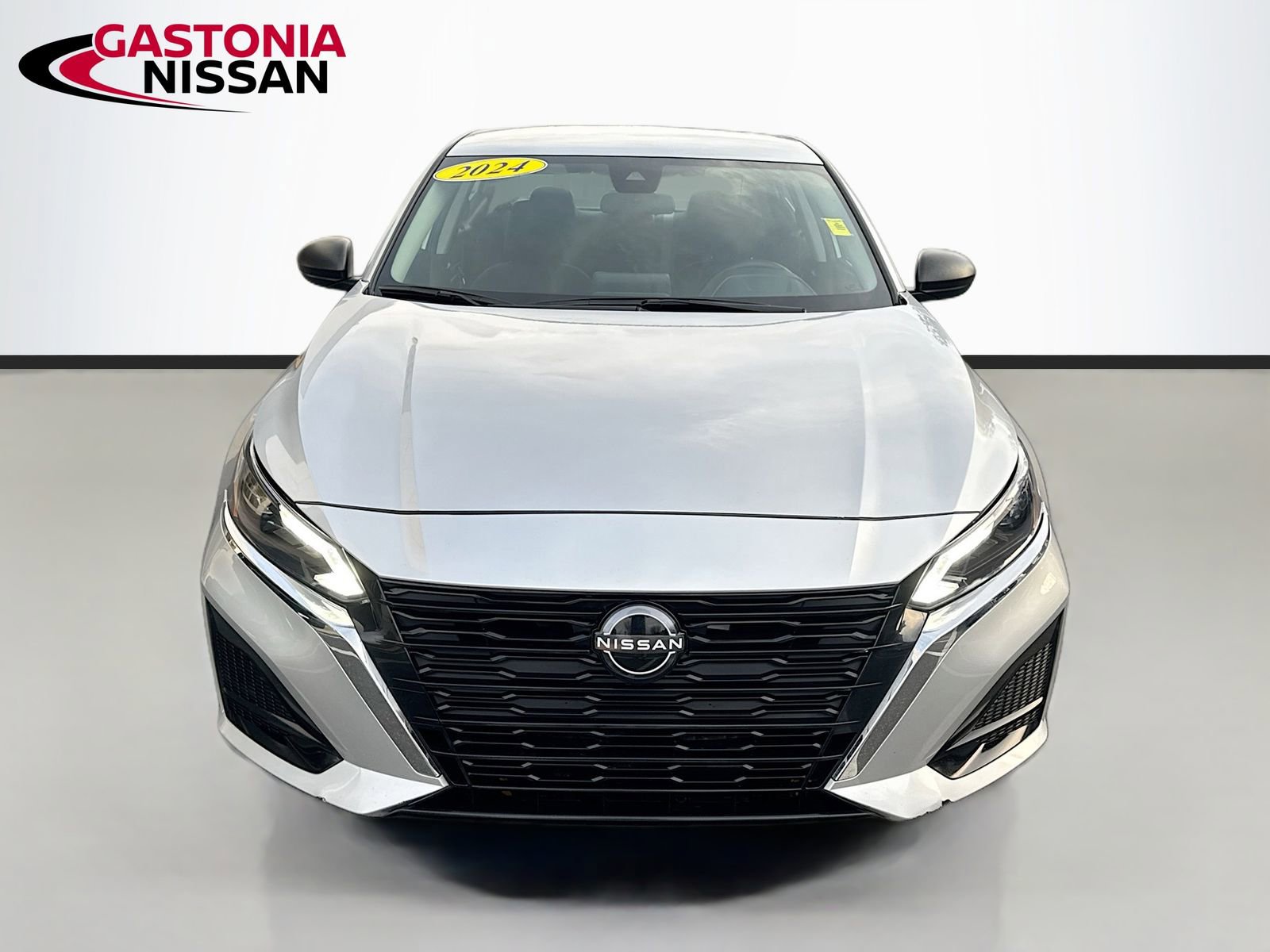 Used 2024 Nissan Altima 2.5 SV image 2