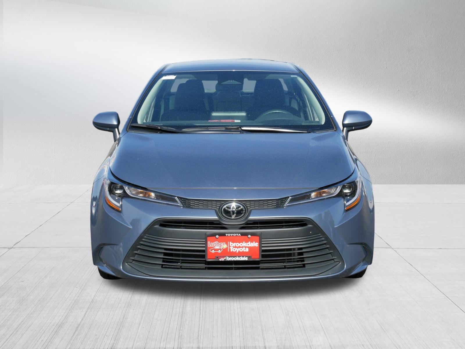 Used 2025 Toyota Corolla LE FWD image 2