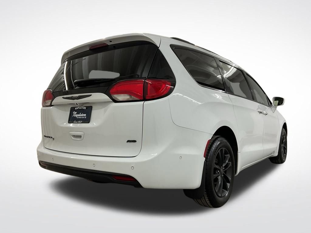Used 2020 Chrysler Pacifica Touring-L w/ Advanced Safetytec Group AWD/4WD image 3