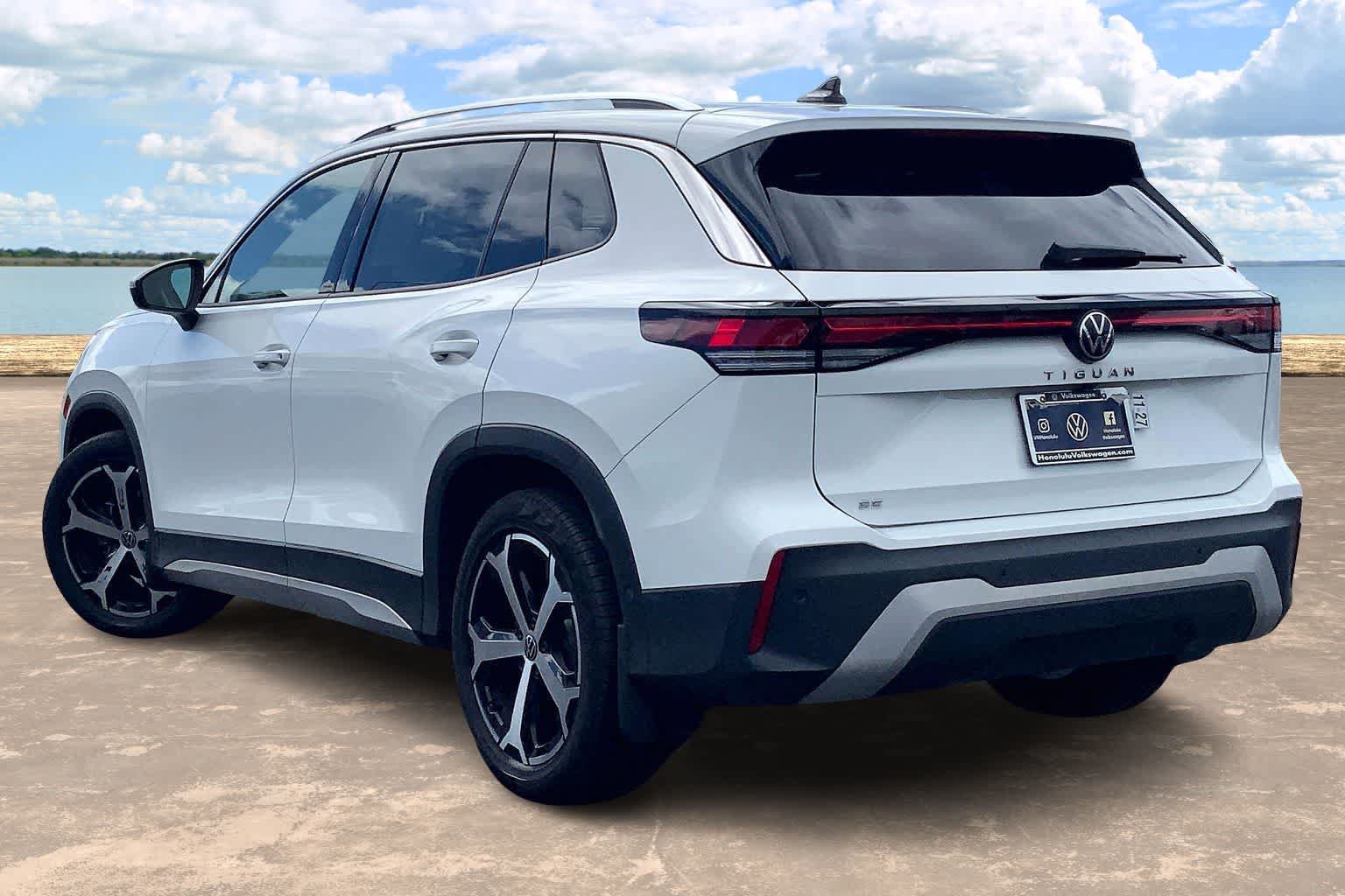 Certified 2026 Volkswagen Tiguan SE FWD image 4