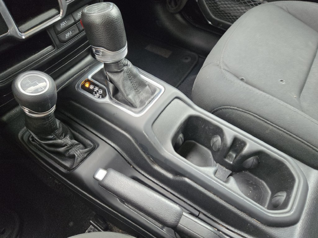 Used 2020 Jeep Wrangler Sport AWD/4WD image 21