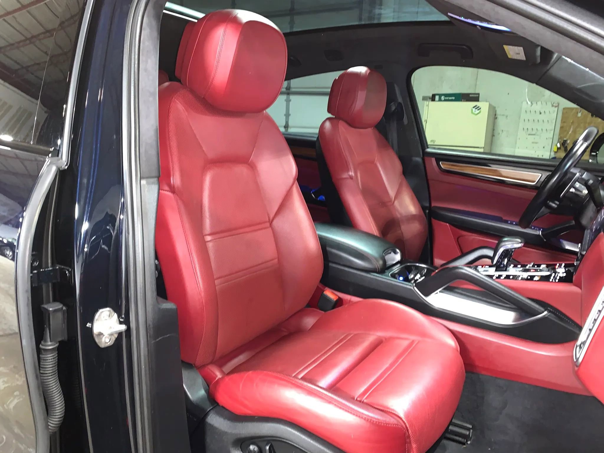 Used 2022 Porsche Cayenne Turbo w/ Assistance Package AWD/4WD image 35