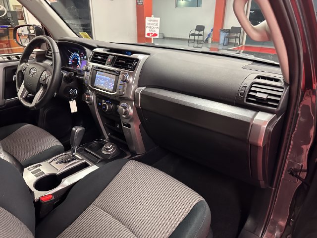 Certified 2018 Toyota 4Runner SR5 AWD/4WD image 15