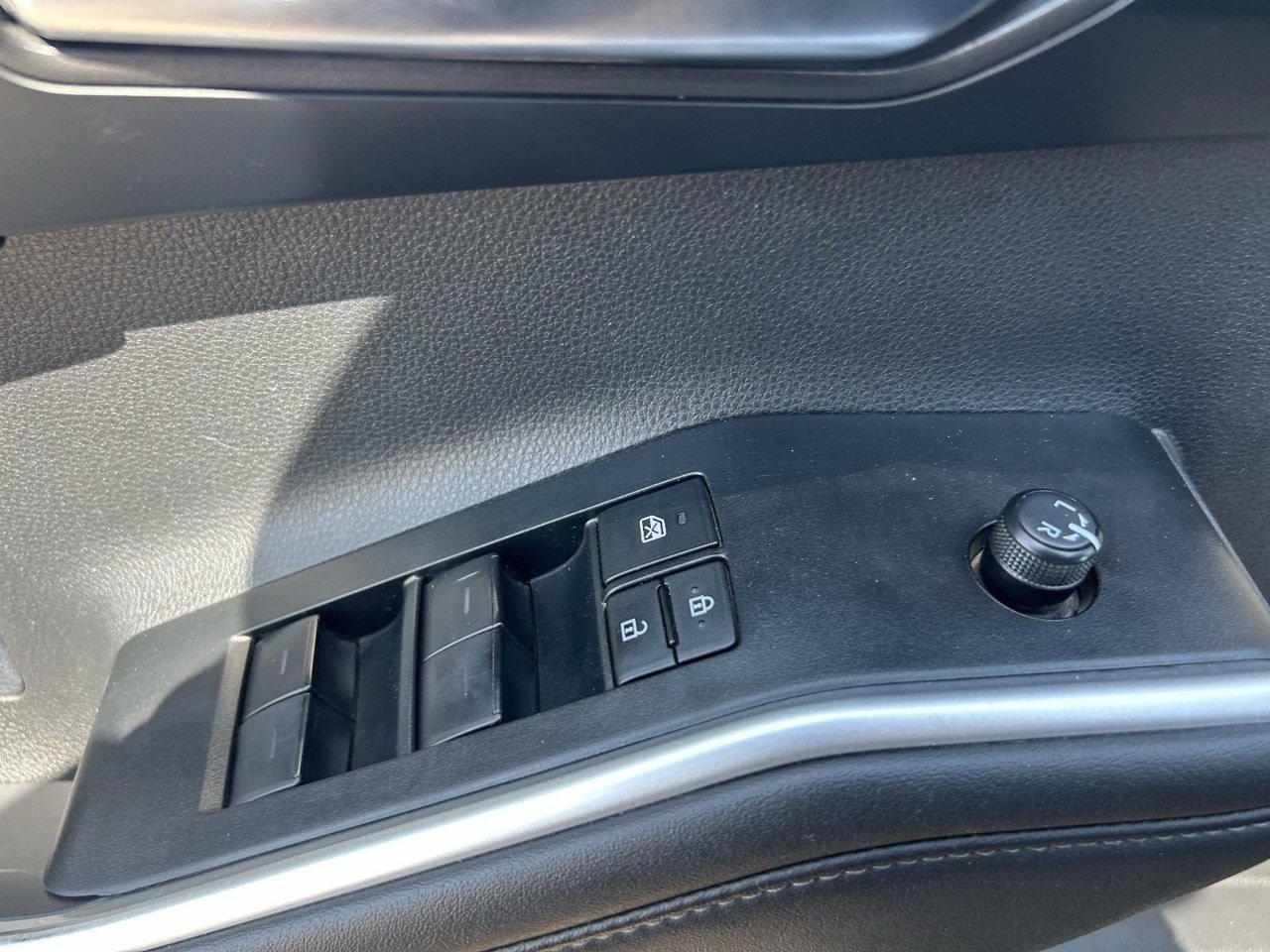Used 2025 Toyota Highlander XLE AWD/4WD image 33