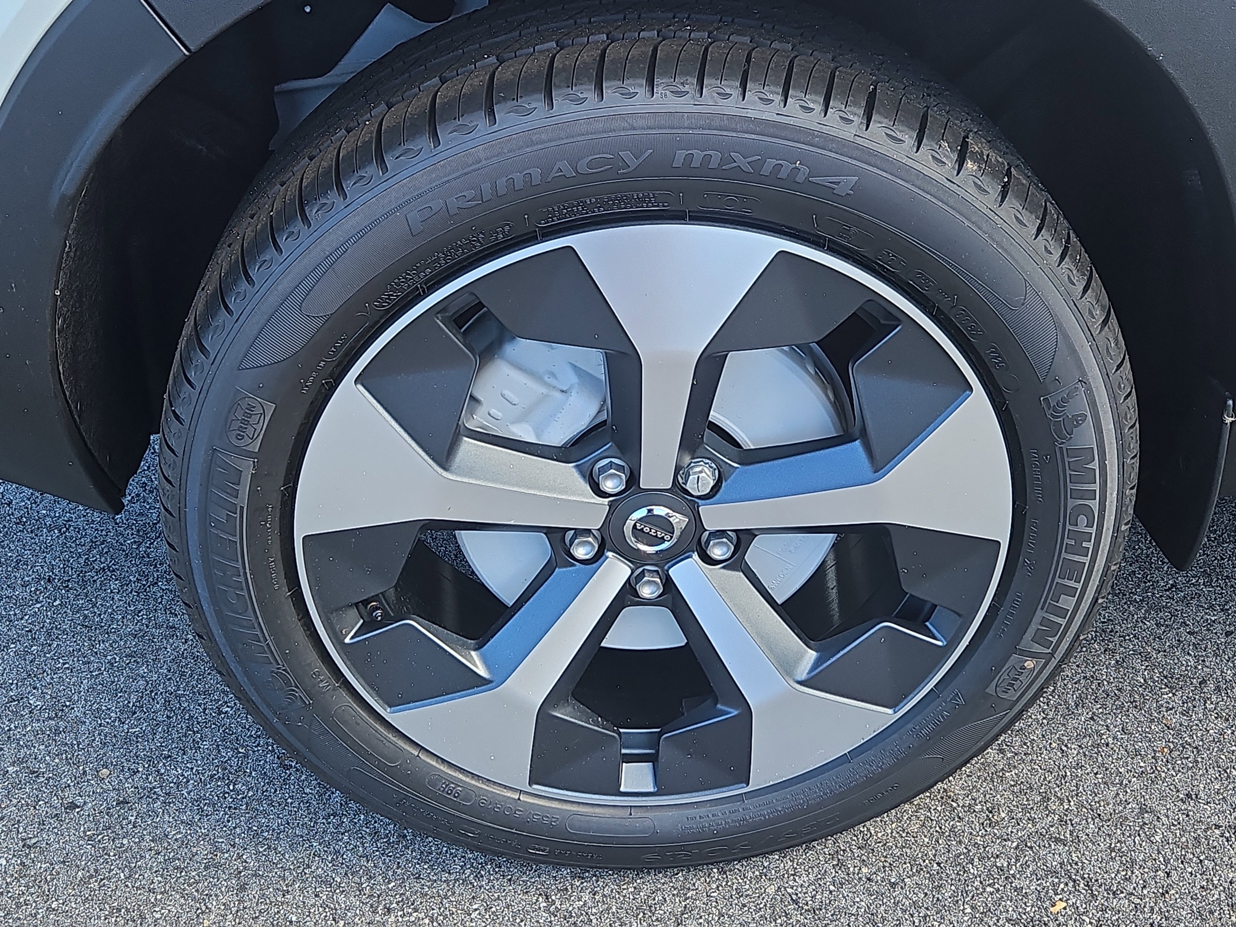 New 2026 Volvo XC40 B5 Plus w/ Protection Package Premier image 18