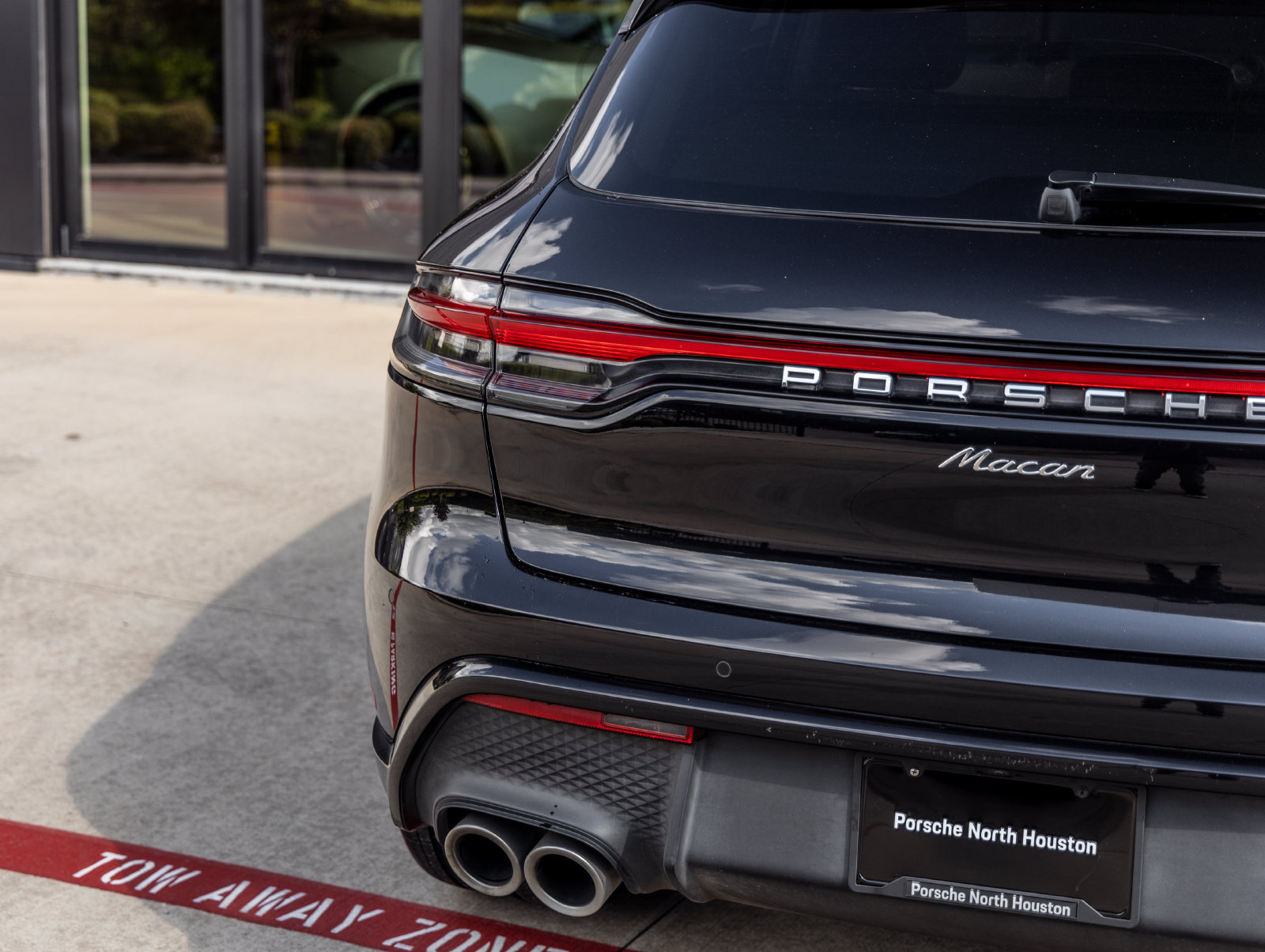 Used 2024 Porsche Macan AWD/4WD image 13