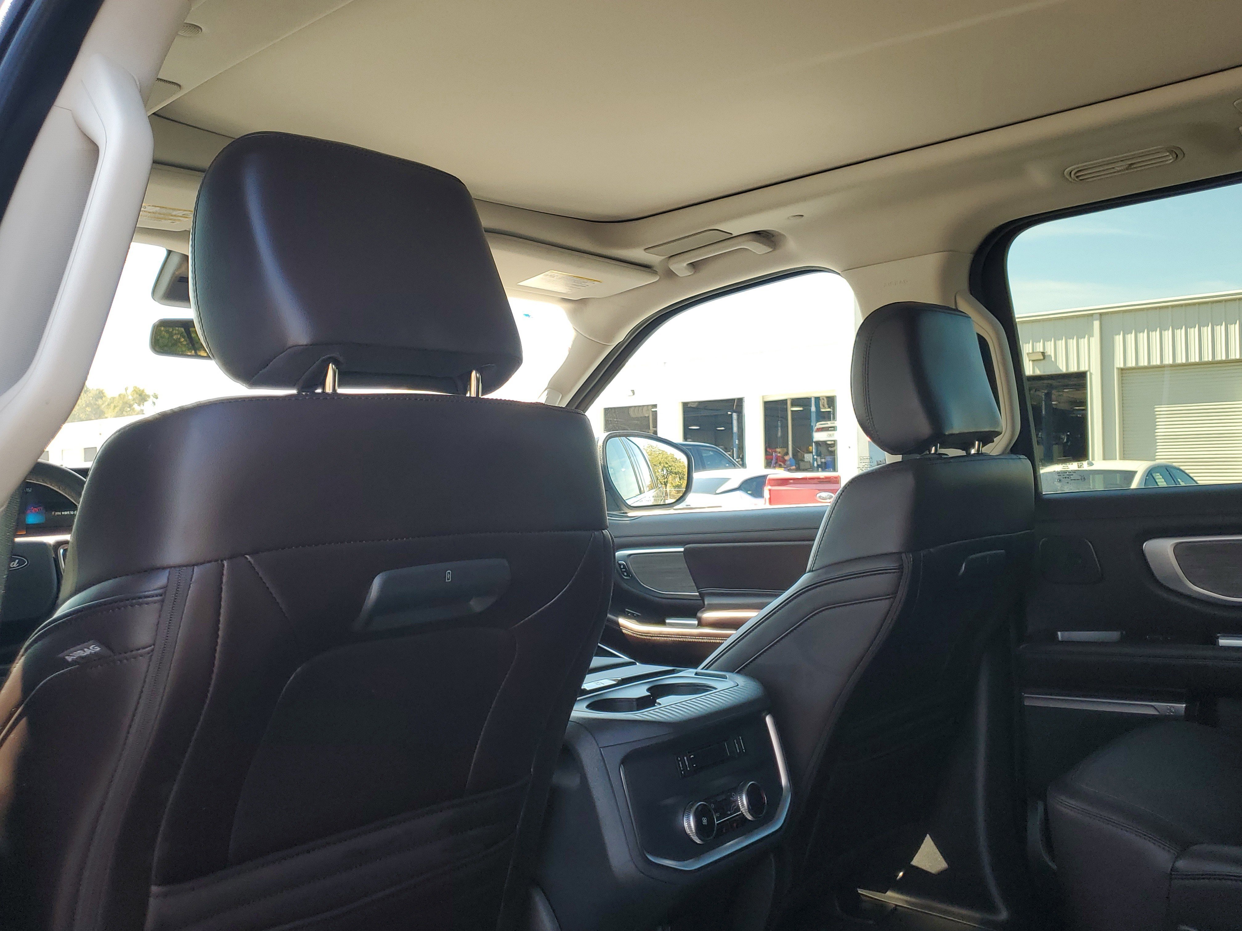 Certified 2025 Ford Expedition Platinum w/ Platinum Ultimate Package AWD/4WD image 15