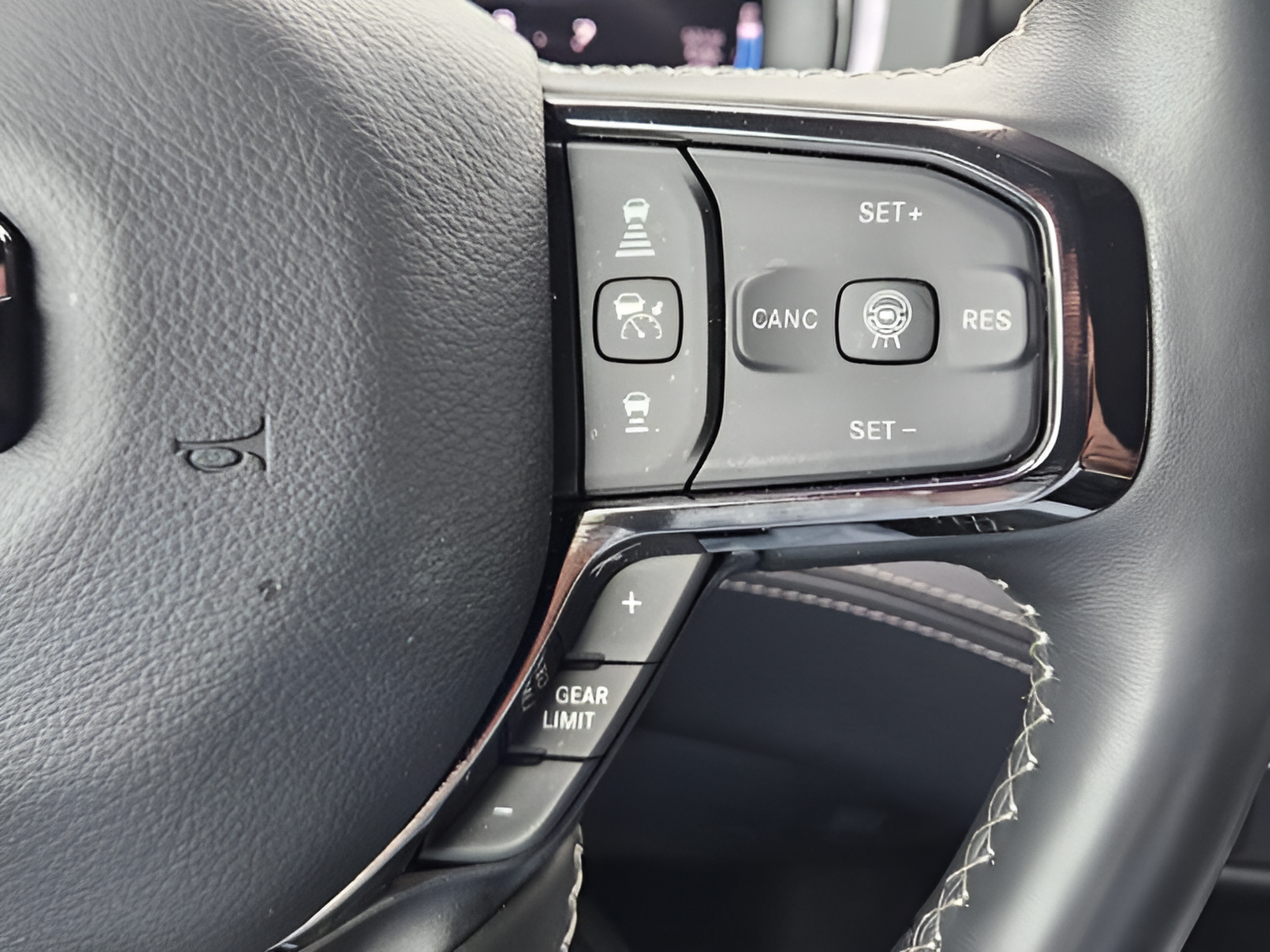 Used 2025 RAM 1500 Limited AWD/4WD image 28