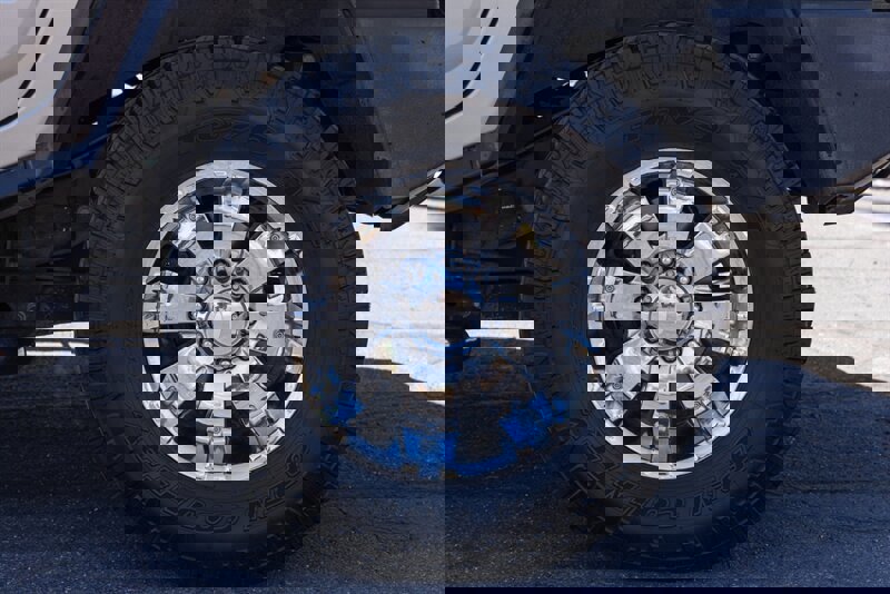 Used 2004 HUMMER H2 w/ Preferred Equipment Group image 24