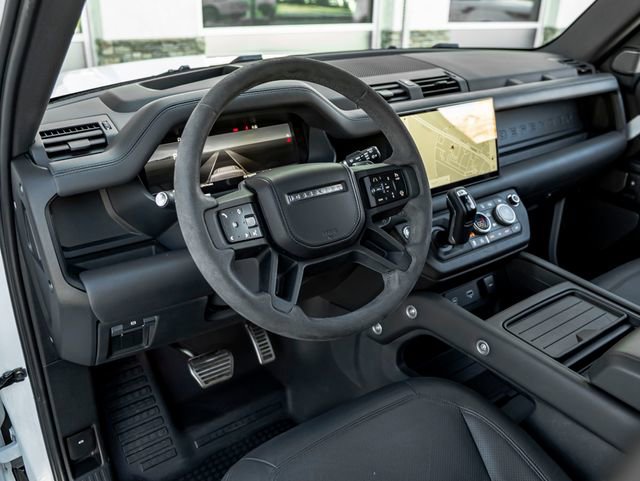 Used 2023 Land Rover Defender 110 V8 AWD/4WD image 16