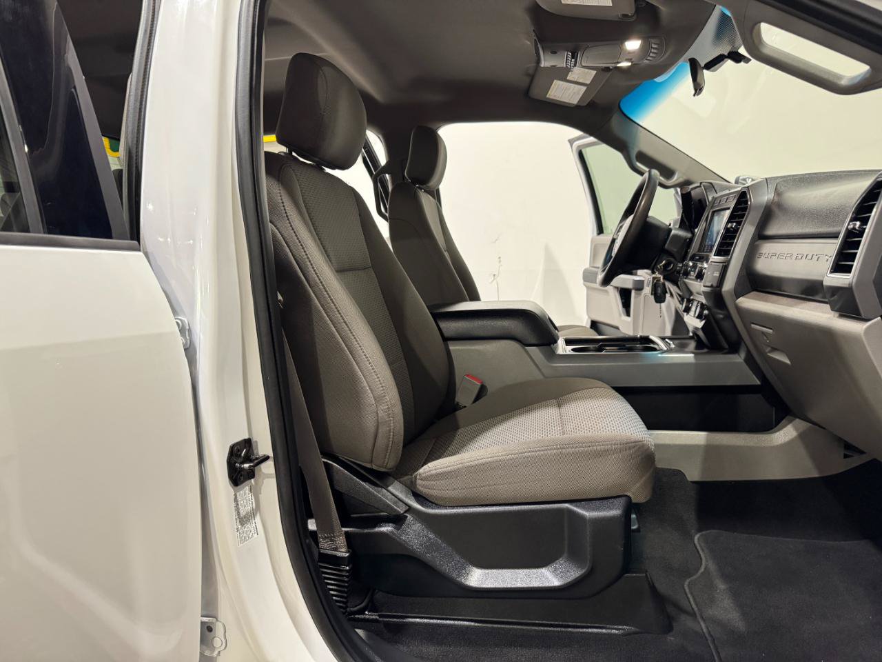 Used 2019 Ford F350 XLT w/ XLT Premium Package AWD/4WD image 13