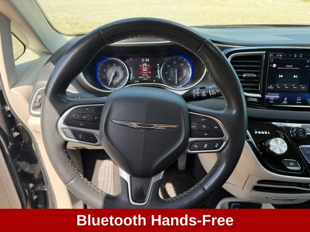 Used 2023 Chrysler Pacifica Touring-L FWD image 15