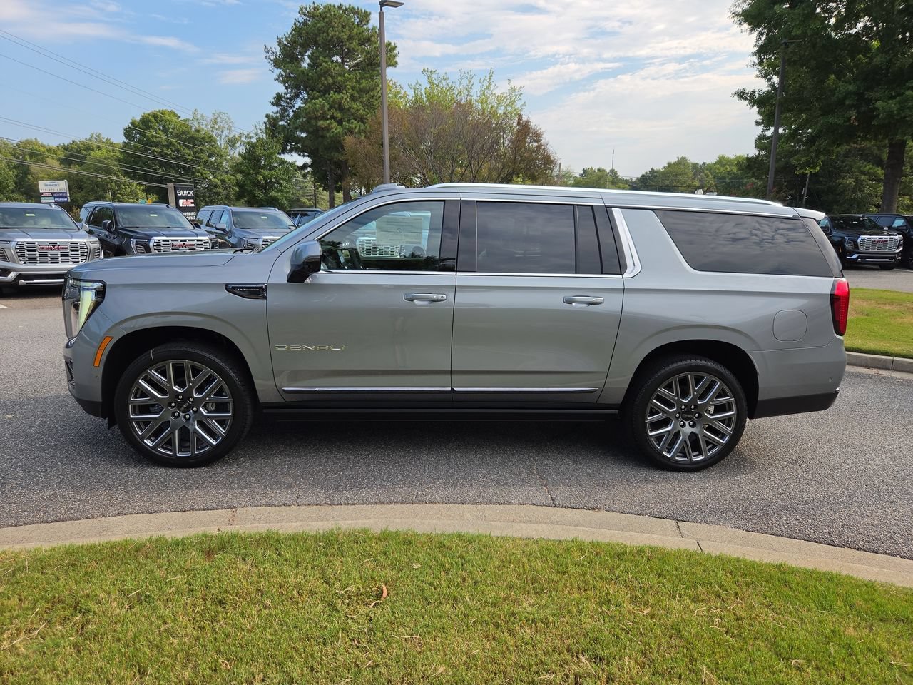 New 2026 GMC Yukon XL Denali Ultimate AWD/4WD image 5