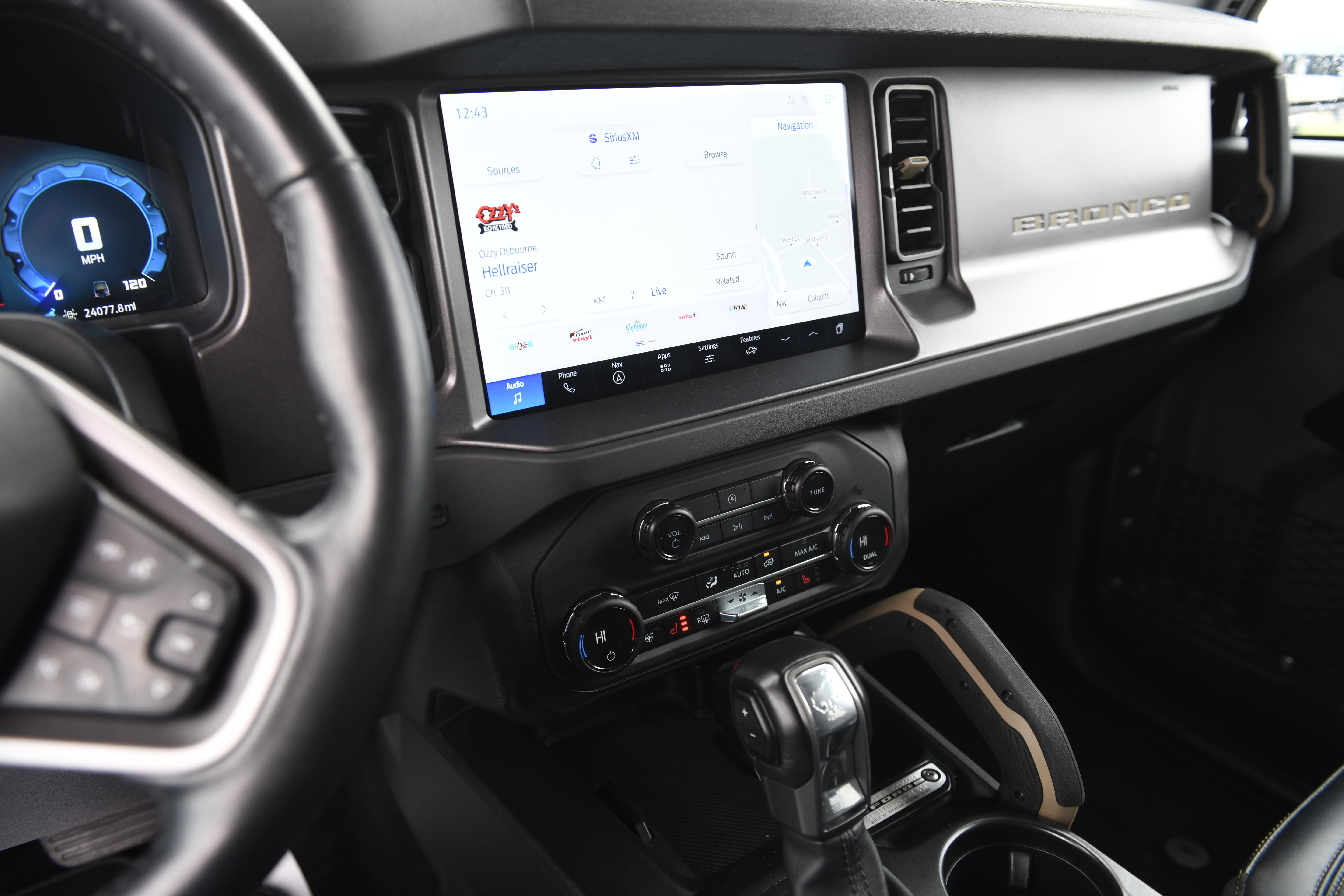 Used 2025 Ford Bronco Badlands image 24