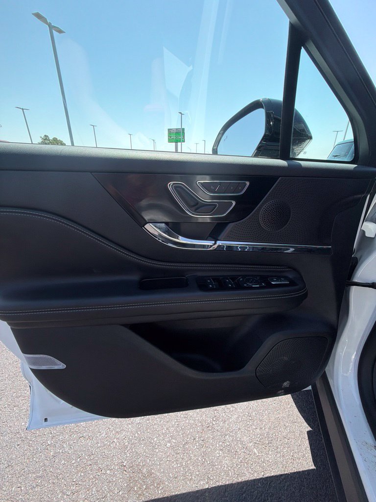 Used 2025 Lincoln Corsair FWD image 15