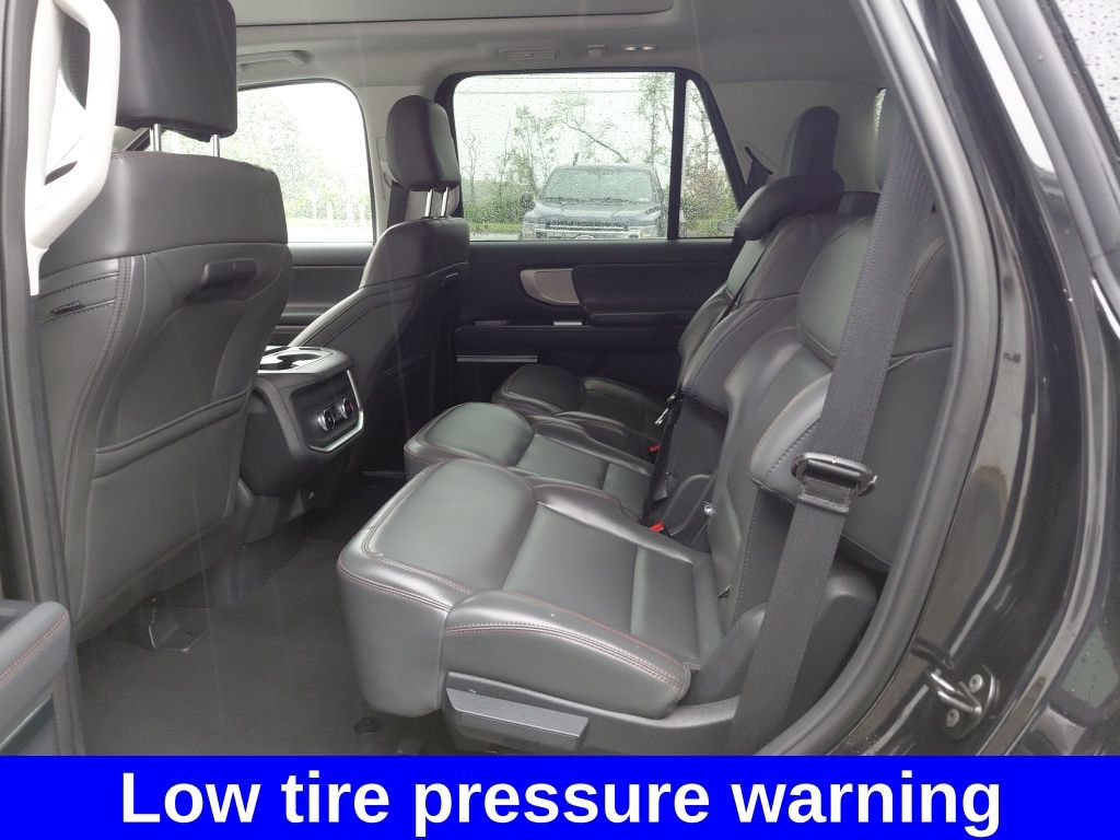 Used 2025 Ford Expedition Active AWD/4WD image 18