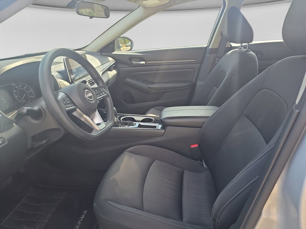 Used 2024 Nissan Altima 2.5 SV image 10