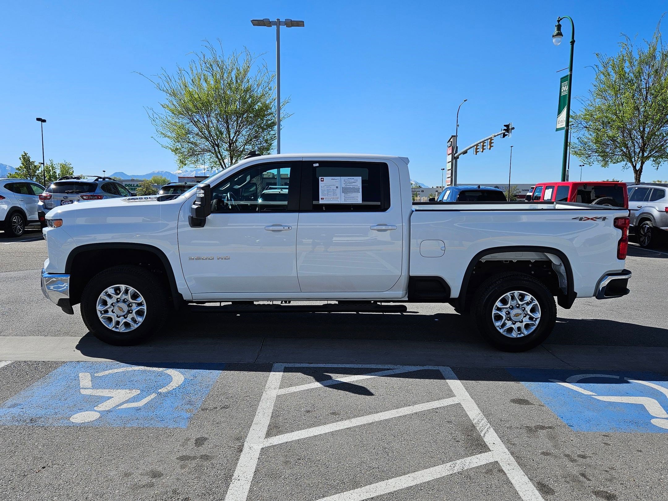 Used 2024 Chevrolet Silverado 3500 LT w/ Convenience Package image 10