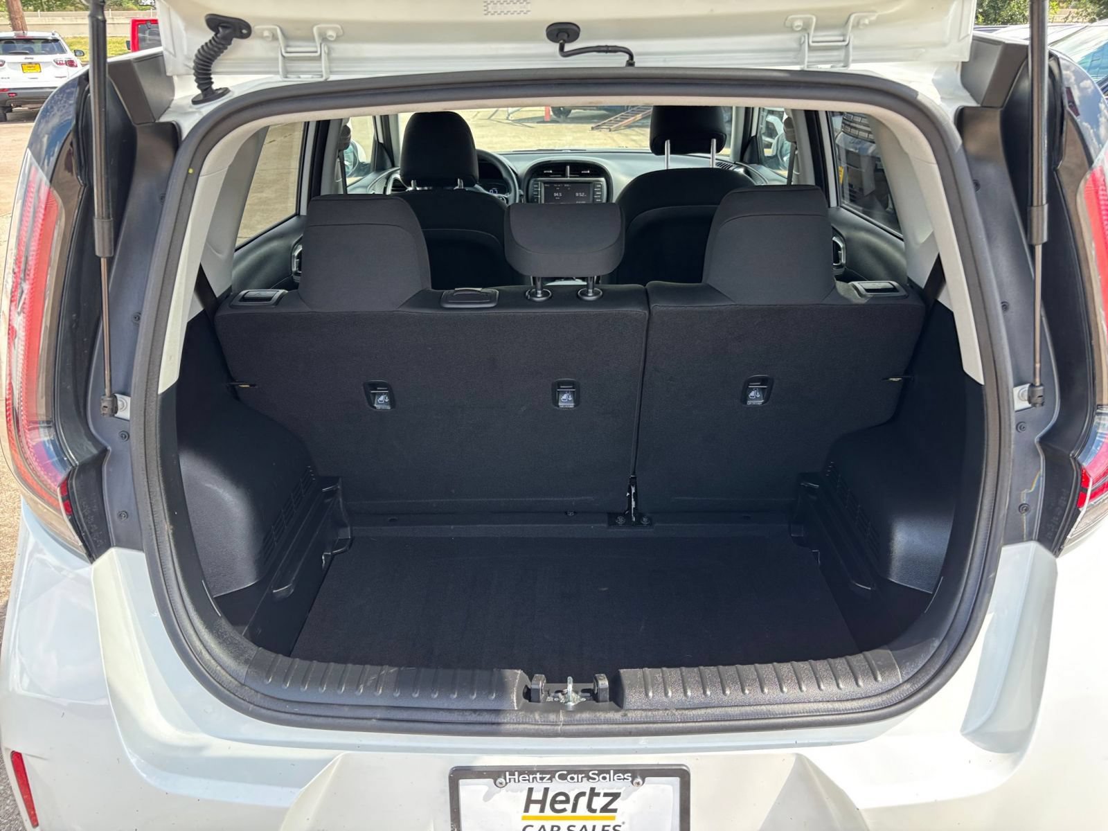 Used 2025 Kia Soul LX w/ LX Technology Package FWD image 29