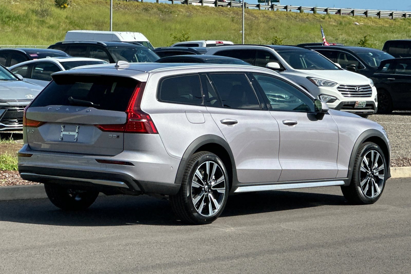 New 2026 Volvo V60 B5 Cross Country Ultra w/ Climate Package AWD/4WD image 3