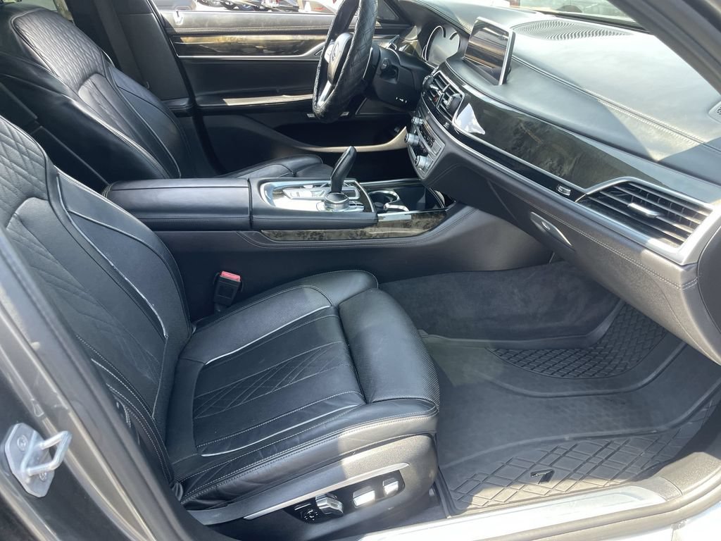 Used 2016 BMW 750i RWD image 33
