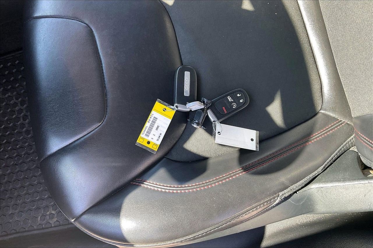 Used 2019 Jeep Cherokee Trailhawk w/ Comfort/Convenience Group image 32