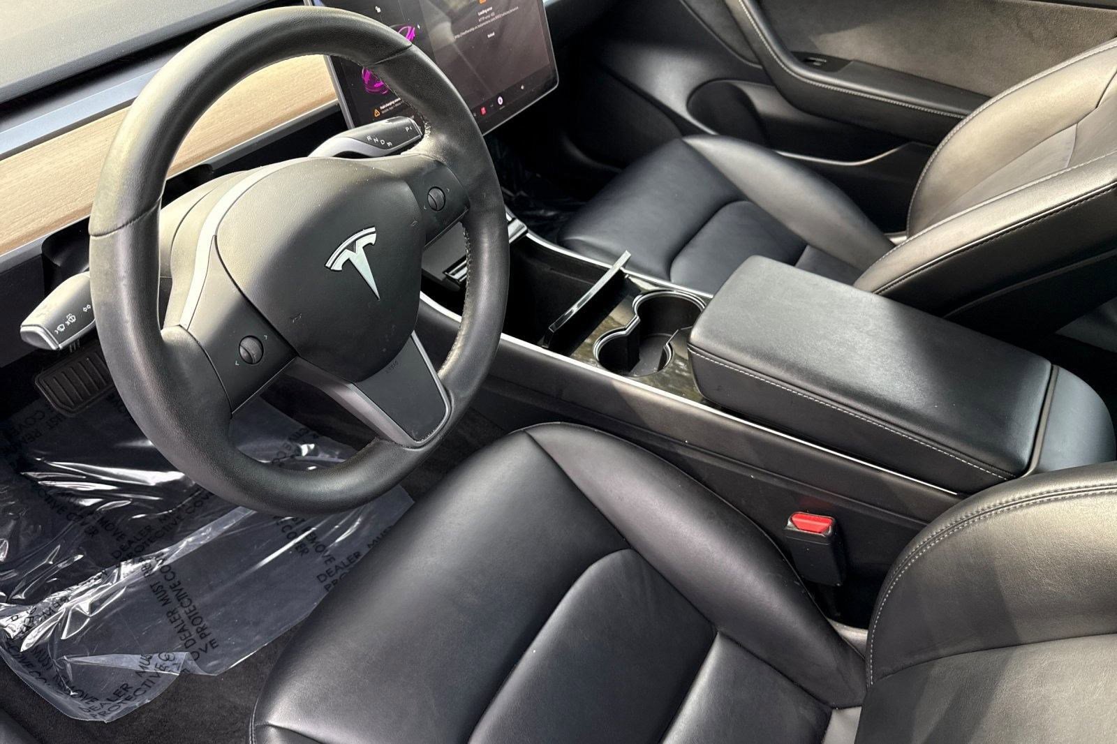 Used 2020 Tesla Model 3 Standard Range image 4