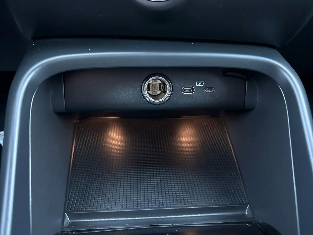 Used 2021 Volvo XC40 P8 Recharge w/ Climate Package image 53