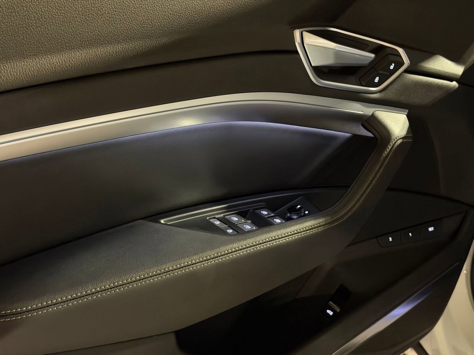 Certified 2023 Audi e-tron Premium Plus w/ Premium Plus Package AWD/4WD image 14